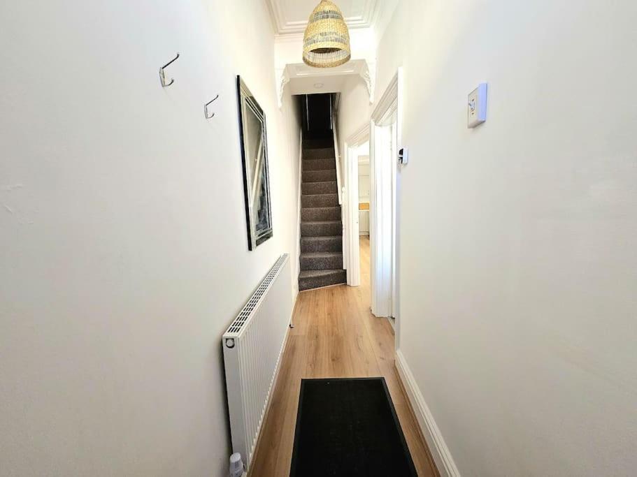 Entire House, Waterloo, Free Street Parking Exterior foto
